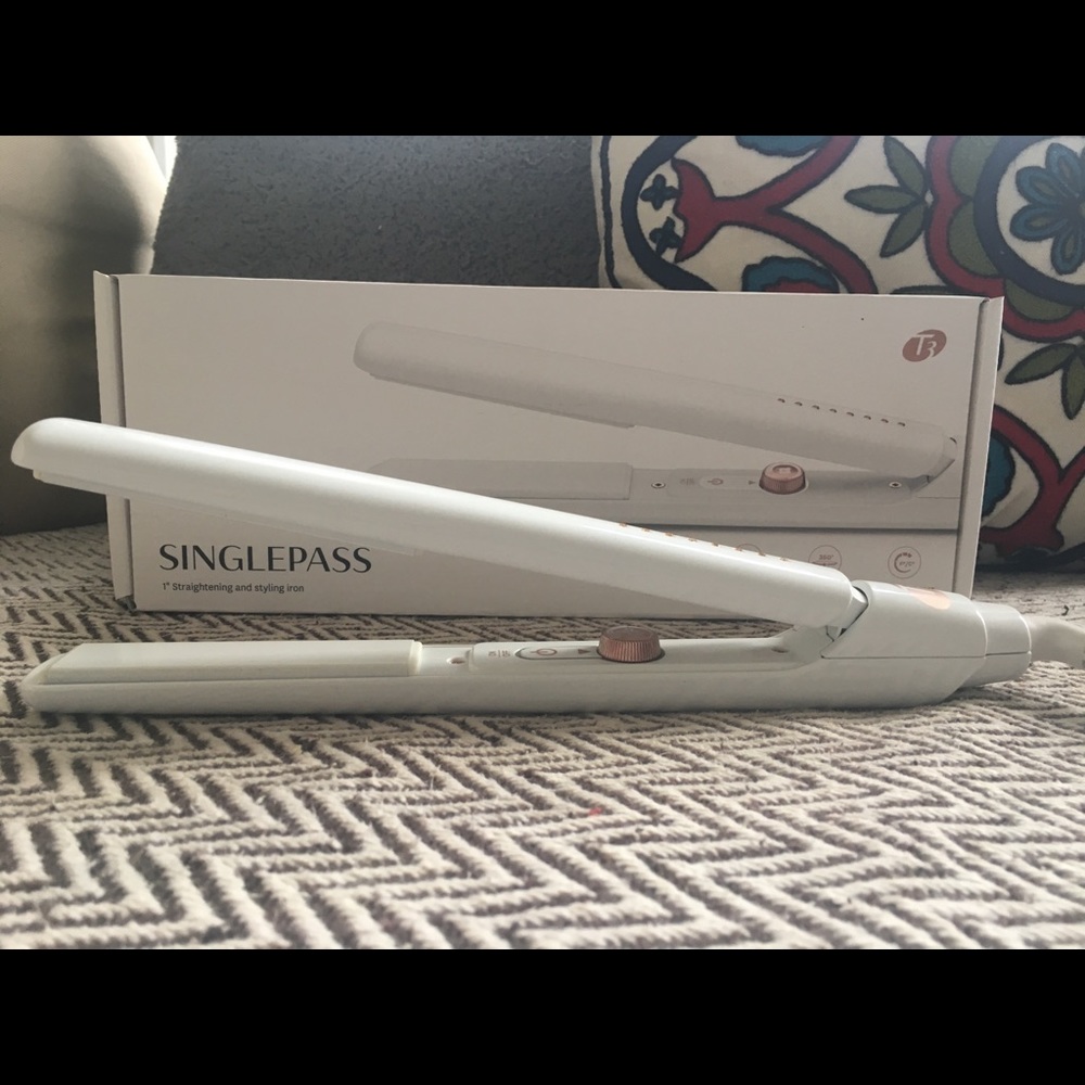 T3 Single Pass 1” Straightener and Styling Iron